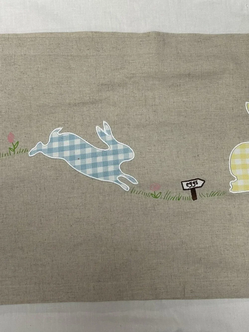 🐣 Sur La Table Easter Table Runner — Like New